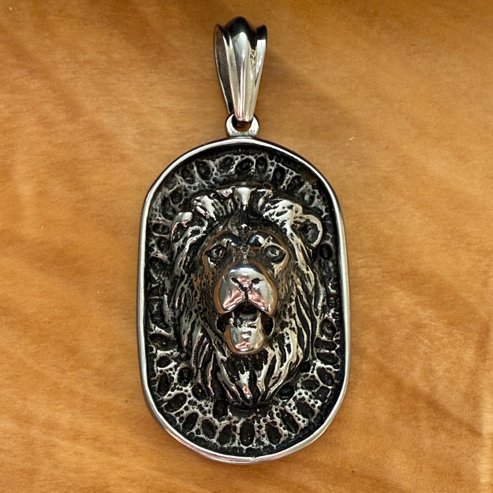 Silver Lion Pendant